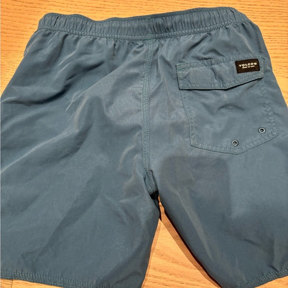 Boys board shorts - Picture 2 of 2